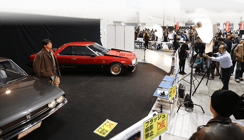 谷井功フォトスタジオがノスタルジック2デイズのパシフィコ横浜会場内に出現！あなたと名車を表紙カメラマンが撮影し、世界に一つだけのノスヒロ特別号をプリントしてお渡しします